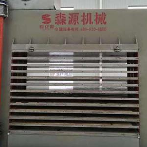 濟(jì)寧李總兩臺(tái)壓機(jī)安裝調(diào)試現(xiàn)場(chǎng)